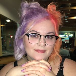 Meet your Posher, Kayla